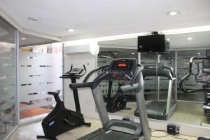 Fitnesscentret og/eller fitnessfaciliteterne på Howard Johnson by Wyndham Veracruz + 44 billeder