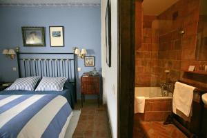 Ένα ή περισσότερα κρεβάτια σε δωμάτιο στο Hotel La Posada de Lalola