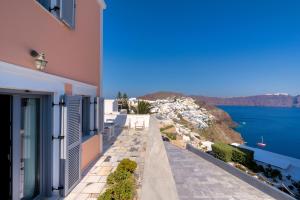 Gallery image of Oia Captain's Villa in Oia