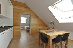 Kuchyňa alebo kuchynka v ubytovaní Apartamenty Forma Tatrica