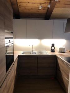Kuchyň nebo kuchyňský kout v ubytování Blomatu II Top Floor + 37 fotografií