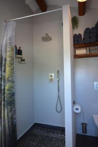 Phòng tắm tại Bed and Adventure Tramontana - Casetta & Wellness