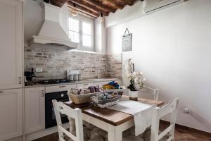 Η κουζίνα ή μικρή κουζίνα στο Residenza i Pini