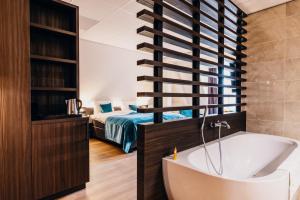 Postel nebo postele na pokoji v ubytování Hotel Hoogeveen