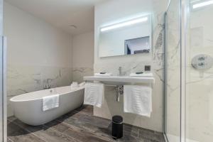 Koupelna v ubytování Hotel Monarc
