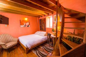 A bed or beds in a room at Inkarri Cusco