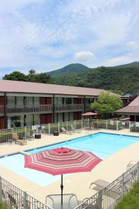 a view of the pool at a resort with an umbrella at Great Smokies Inn - Cherokee in Cherokee