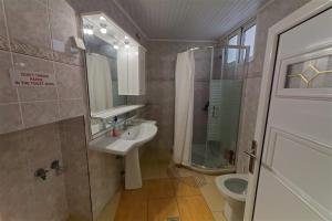 Koupelna v ubytování Kavala Rooms + 37 fotografií