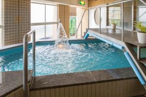 Bazén v ubytování Sauna & Capsule AMZA (mens only) nebo v jeho okolí
