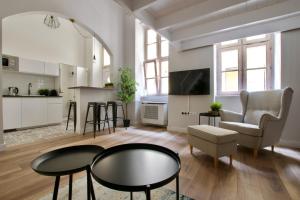Televízia a/alebo spoločenská miestnosť v ubytovaní Standard Apartment by Hi5 - Rákóczi 23 Studio