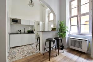 Kuchyňa alebo kuchynka v ubytovaní Standard Apartment by Hi5 - Rákóczi 23 Studio