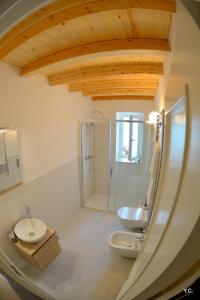 a bathroom with a sink and a toilet and a shower at Casa Euribia in Augusta