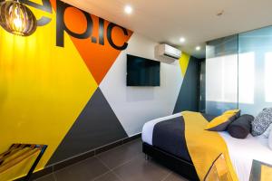 TV a/nebo společenská místnost v ubytování Epic Boutique Hotel
