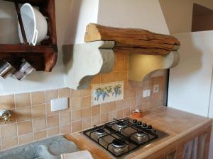 a kitchen with a stove top in a kitchen at Casa Pancole in Cavriglia