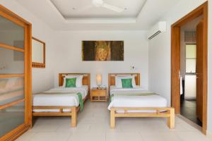 Postel nebo postele na pokoji v ubytování Mai Tai, luxury 3 bedroom villa