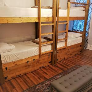 Postel nebo postele na pokoji v ubytování HOSTEL Auberge Clarksdale