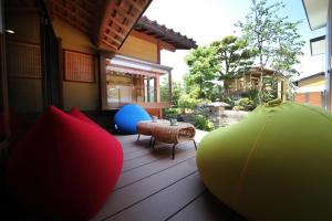Garden sa labas ng Ichinomatsu Japanese Modern Hotel