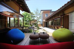 Garden sa labas ng Ichinomatsu Japanese Modern Hotel