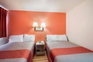 Postel nebo postele na pokoji v ubytování Motel 6-Moses Lake, WA