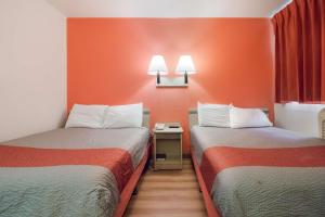 Postel nebo postele na pokoji v ubytování Motel 6-Moses Lake, WA
