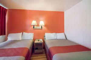 Postel nebo postele na pokoji v ubytování Motel 6-Moses Lake, WA