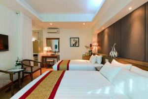 Giường trong phòng chung tại Saigonciti Hotel