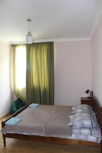 Rúm í herbergi á Mariana's Guest House