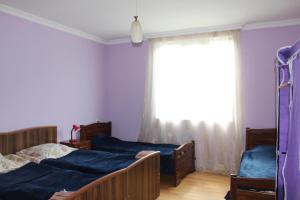 Rúm í herbergi á Mariana's Guest House