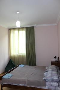 Rúm í herbergi á Mariana's Guest House