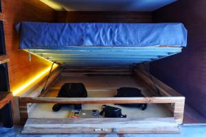 Lliteres en una habitació de Kaniu Capsule Hostel