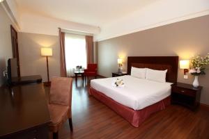 Postel nebo postele na pokoji v ubytování Grand Kampar Hotel