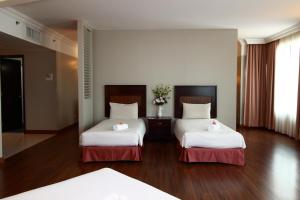 Postel nebo postele na pokoji v ubytování Grand Kampar Hotel