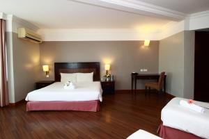 Postel nebo postele na pokoji v ubytování Grand Kampar Hotel