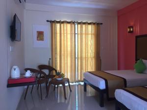 TV a/nebo společenská místnost v ubytování Organic Garden Resort Sigiriya