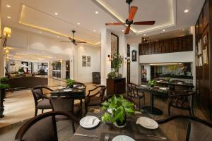 Restoran või mõni muu söögikoht majutusasutuses Hong Ngoc Cochinchine Boutique Hotel & Spa