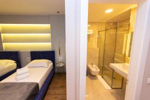 Koupelna v ubytování Light Hotel
