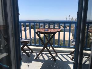 A balcony or terrace at Studios Panorama Drios