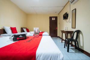 Postel nebo postele na pokoji v ubytování RedDoorz @Downtown Bacolod