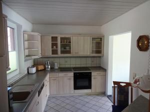 Kuchyň nebo kuchyňský kout v ubytování Ferienwohnung am Berggrabenweg