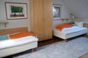 Letto o letti in una camera di Hotell Oskar