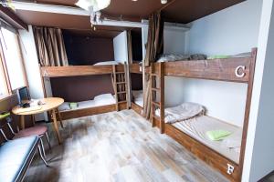 Un pat sau paturi într-o cameră la Clover House Sapporo