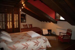 Postel nebo postele na pokoji v ubytování Hotel rural La Llastra