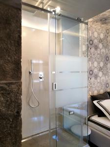 A bathroom at Vernazza Luxury Apartment