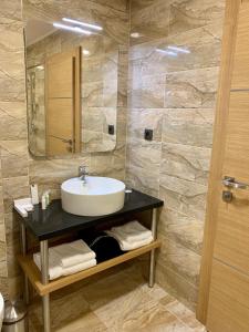A bathroom at AZZA Hotel