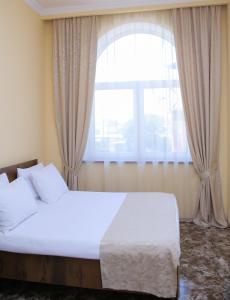 Ένα ή περισσότερα κρεβάτια σε δωμάτιο στο Red Hotel