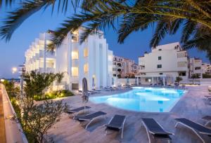 Bazén v ubytování Forte 2 Hotel nebo v jeho okolí