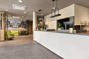 Eldhús eða eldhúskrókur á Super 8 by Wyndham Dresden