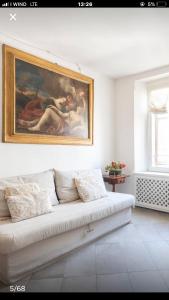 a couch in a room with a painting on the wall at Il Tenore d'Oro Centralissimo in Parma