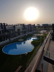 Bazén v ubytovaní Casa Higuericas- Penthouse Beach - Torre de la Horadada alebo v jeho blízkosti