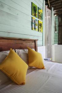 Ліжко або ліжка в номері Sun Wind Beach Kalpitiya Kite Resort